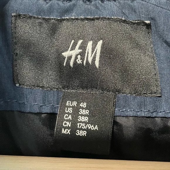 H&M Men's  Navy Padded Puffer Outdoor Vest - Picture 6 of 7